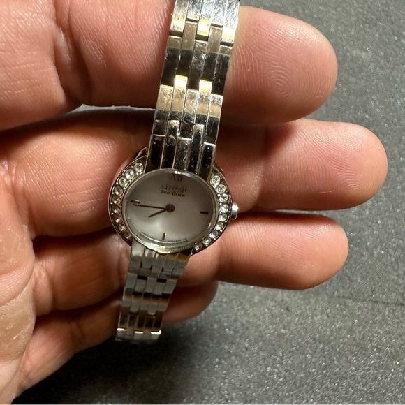 Citizen Eco-Drive Watch Women Silver Tone Pave B023-S001587  For Parts/Repair - Picture 4 of 11